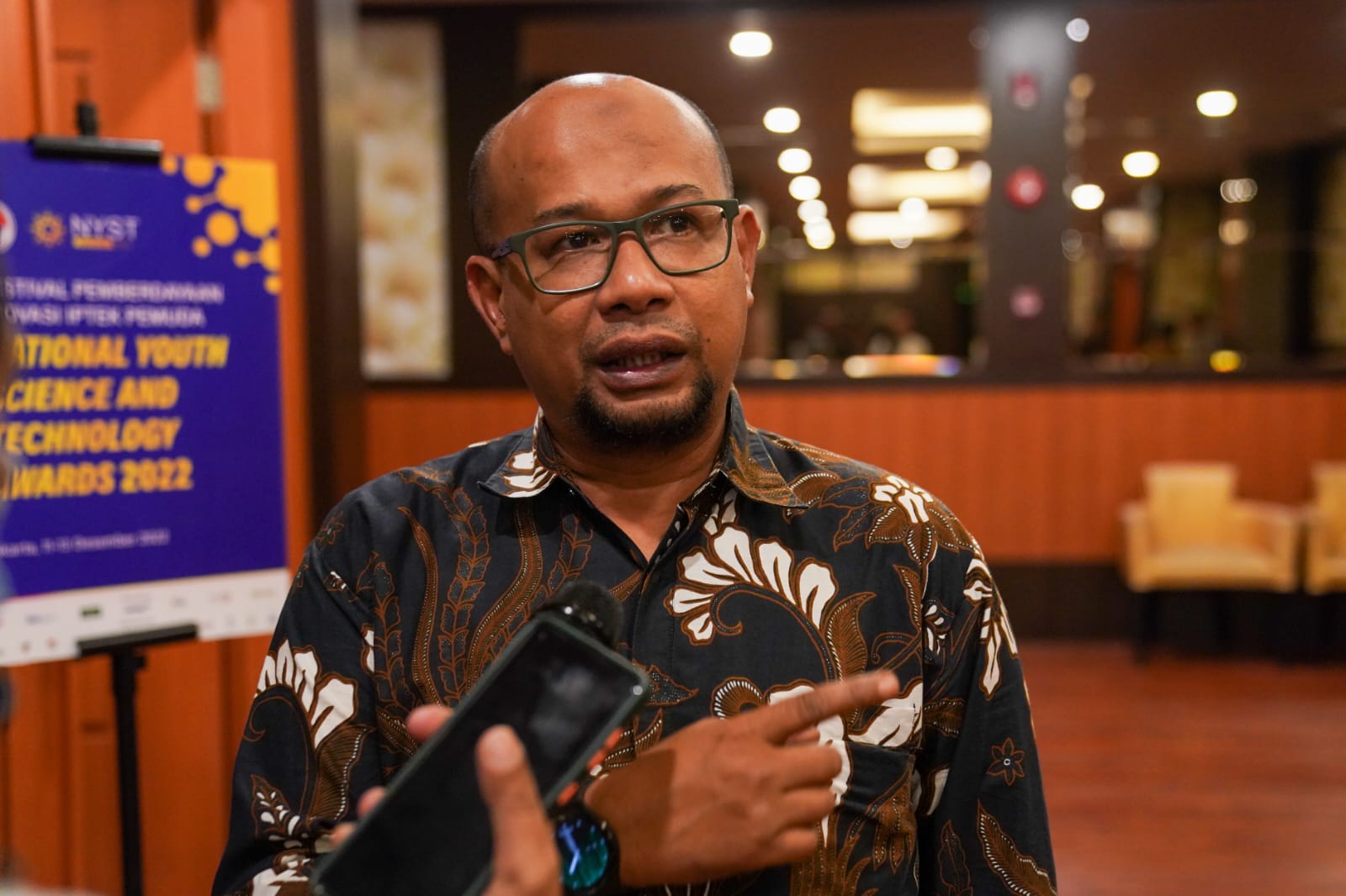 Wakil Kepala Lembaga Penelitian dan Pengabdian kepada Masyarakat (LPPM) IPB Bidang Pengabdian kepada Masyarakat Sofyan Sjaf mengaku senang Kemenpora mengelar Festival Pemberdayaan Inovasi Pemuda IPTEK tahun 2022 dan National Youth Science and Technology (