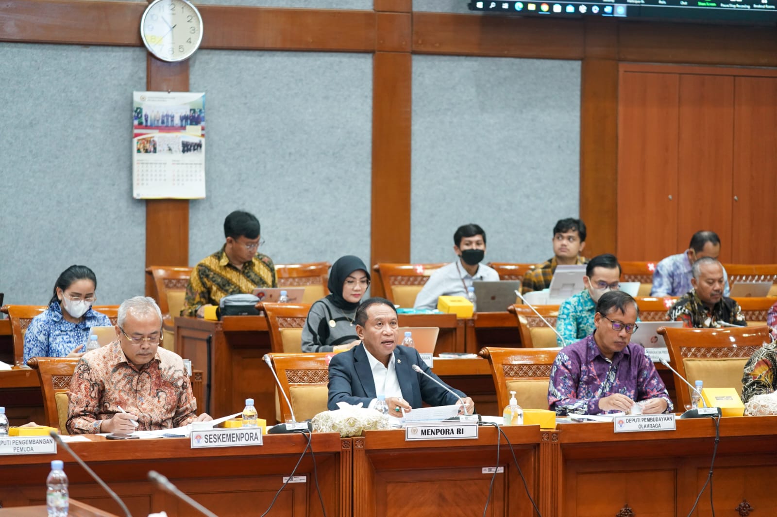 Menteri Pemuda dan Olahraga Republik Indonesia (Menpora RI) Zainudin Amali, didampingi Sesmenpora Gunawan Suswantoro serta pejabat Eselon I dan II melaksanakan Rapat Kerja (Raker) bersama dengan Komisi X DPR RI di ruang rapat Komisi X DPR RI Gedung Nusant