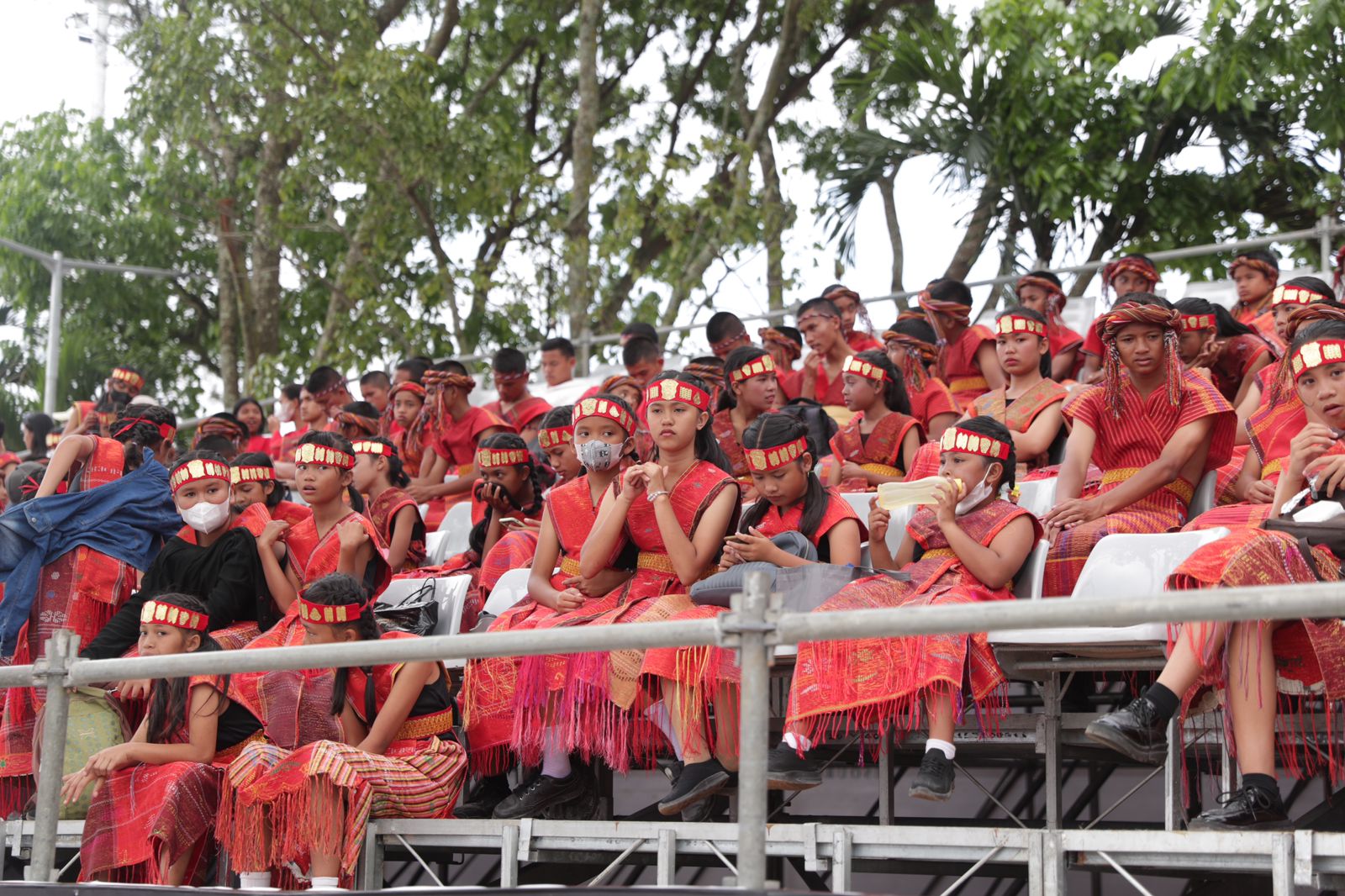 Pelajar dari SMP Negeri 3 Balige akan ikut memeriahkan ajang F1 Powerboat Danau Toba 2023, Sumatera Utara. Mereka rencananya akan menampilkan tari tortor saat Presiden Joko Widodo menyaksikan event kelas dunia tersebut. (foto:raiky/kemenpora.go.id)