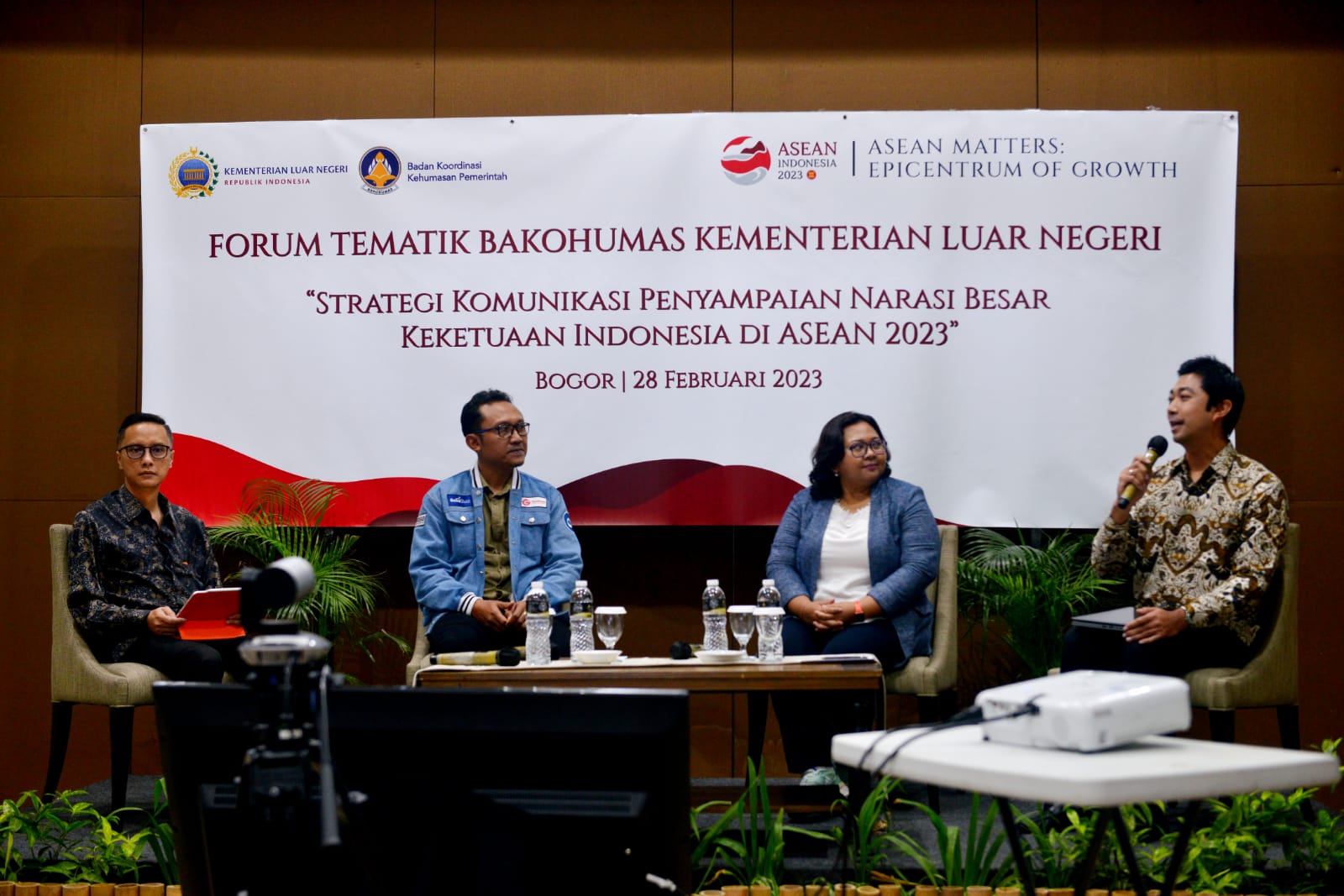 Melalui semangat koordinasi dan kolaborasi menjalankan strategi komunikasi, Humas K/L siap menyukseskan Keketuaan Indonesia di ASEAN 2023. Hal ini tercermin dalam pelaksanaan Forum Tematik Bakohumas Kementerian Luar Negeri bertema “Strategi Komunikasi Pen