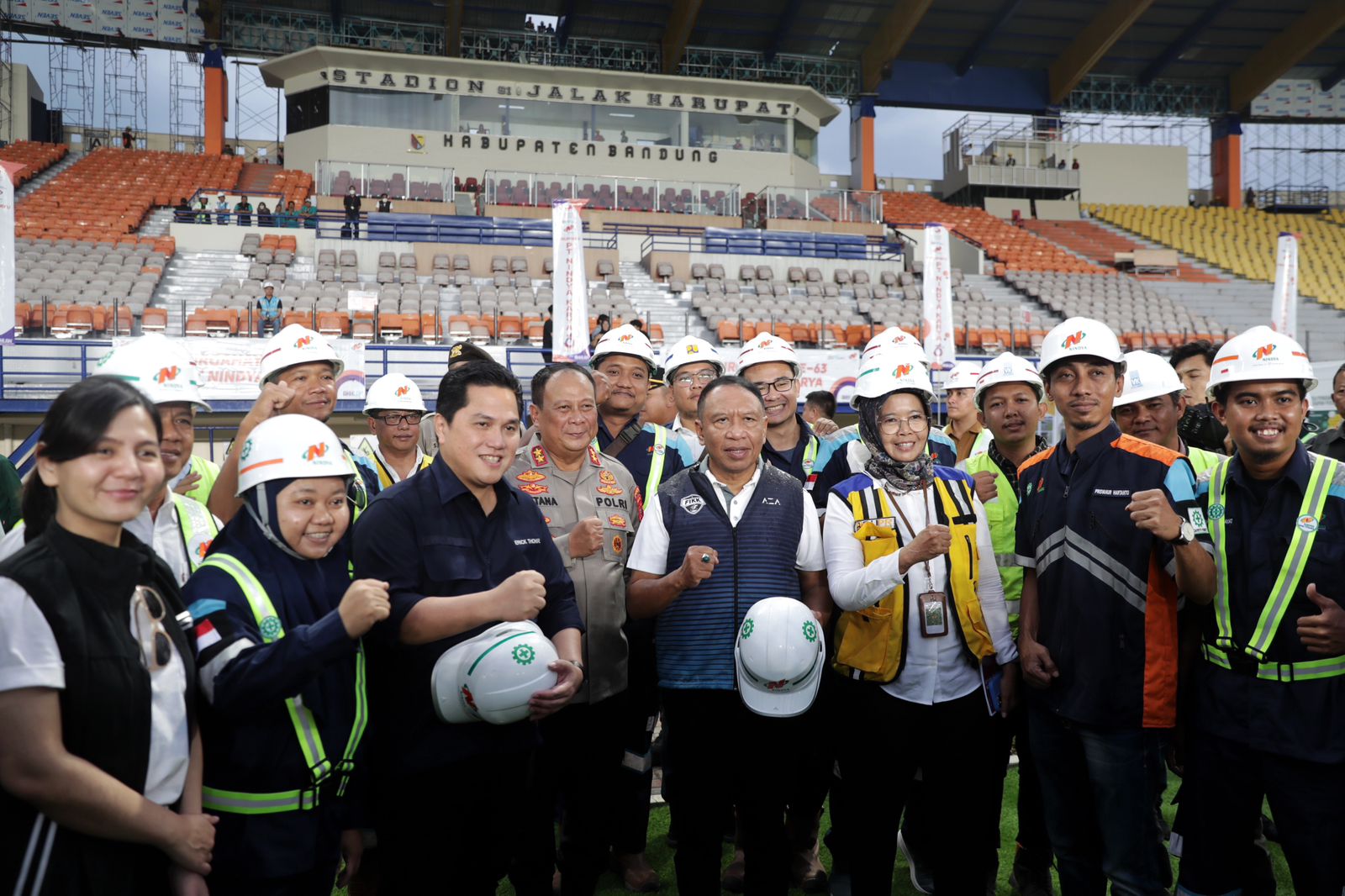 Proses renovasi Stadion Si Jalak Harupat di Kabupaten Bandung, Jawa Barat terus dikebut menjelang Piala Dunia U-20 2023 bergulir. Rencana pengerjaannya akan selesai pada 17 Maret mendatang, sehingga diharapkan stadion bisa dipakai untuk pelaksanaan ajang