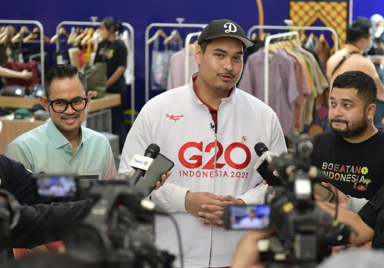 Wirausahawan muda pendiri MS Glow Gilang Widya Pramana dan Erigo Muhammad Sadad sangat mengapresiasi langkah Menpora Dito yang mendukung sekaligus sangat konsen terhadap perkembangan dan peningkatan enterpreneur muda Indonesia.(foto:bagus/kemenpora.go.id)