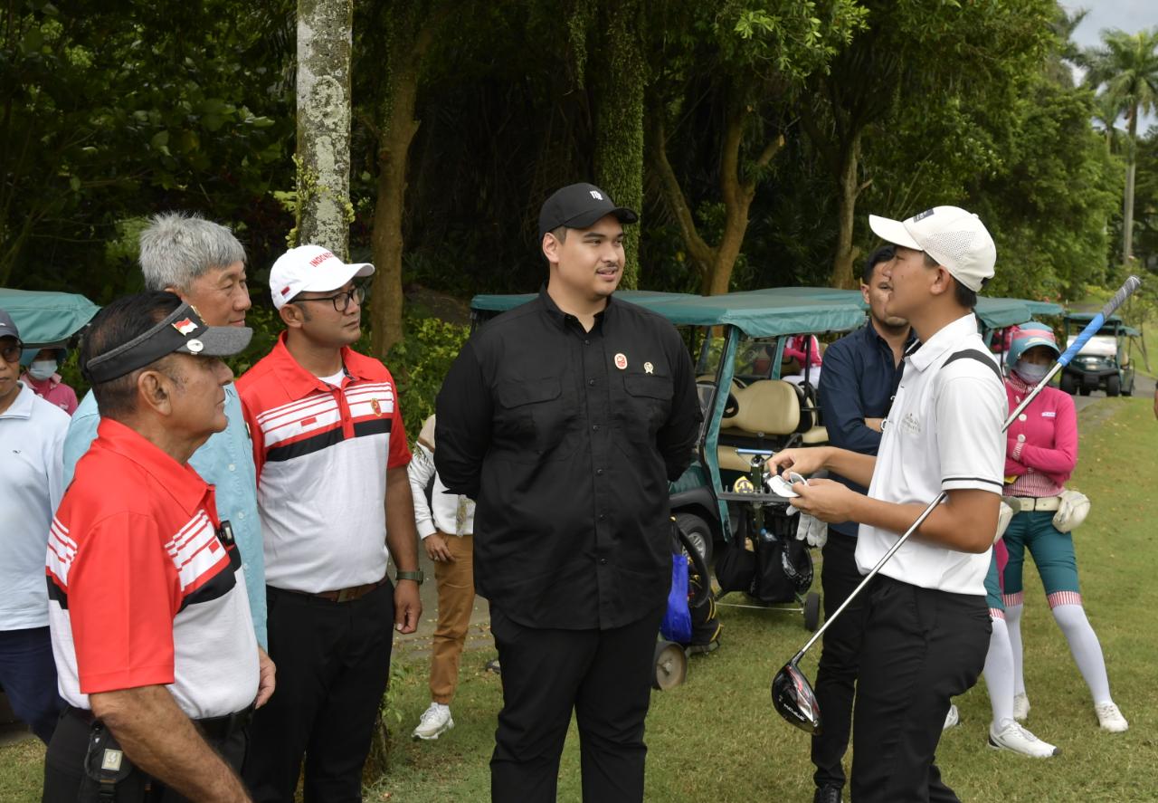 Menteri Pemuda dan Olahraga Republik Indonesia (Menpora RI) Dito Ariotedjo, mengunjungi pelatihan nasional (Pelatnas) Golf yang akan turun di SEA Games Kamboja 2023 di Damai Indah Golf BSD City Tangerang, Banten. Menpora Dito mengapresiasi PB PGI yang men