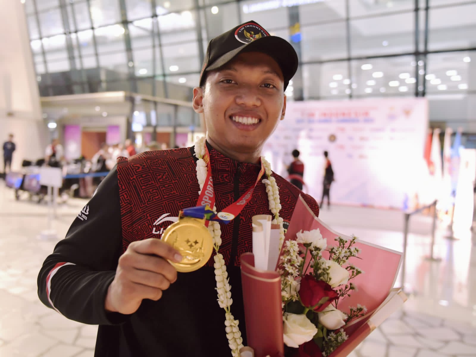 Kapten tim hockey putra indoor Indonesia, Prima Rinaldi Santoso berharap dari hasil capaian medali emas di SEA Games 2023 Kamboja, hockey indoor putra Indonesia kedepan terus mendapat dukungan dari pemerintah dan stakeholder terkait lainnya untuk berprest