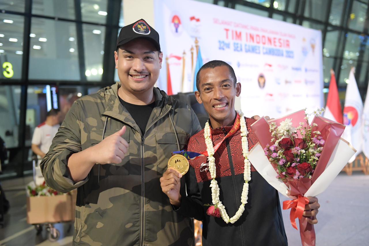 Pelari marathon putra Indonesia Agus Prayogo ceritakan pengalamannya hingga mampu meraih medali emas SEA Games 2023 Kamboja di suhu 40 derajat celcius. Raihan prestasi emasnya itu menjadi motivasi latihan menuju Asian Games Hangzhou September 2023 mendata