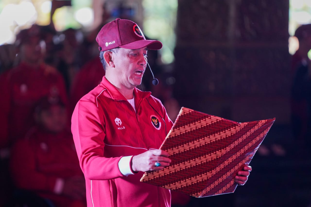 Chef de Mission (CdM) Kontingen Indonesia pada ASEAN Para Games 2023 Kamboja Andi Herman (kiri) menegaskan, kontingen Indonesia telah siap mental dan fisik untuk meraih terget juara umum pada keikutsertaan Indonesia di APG XII 2023 Kamboja, 3-10 Juni mend