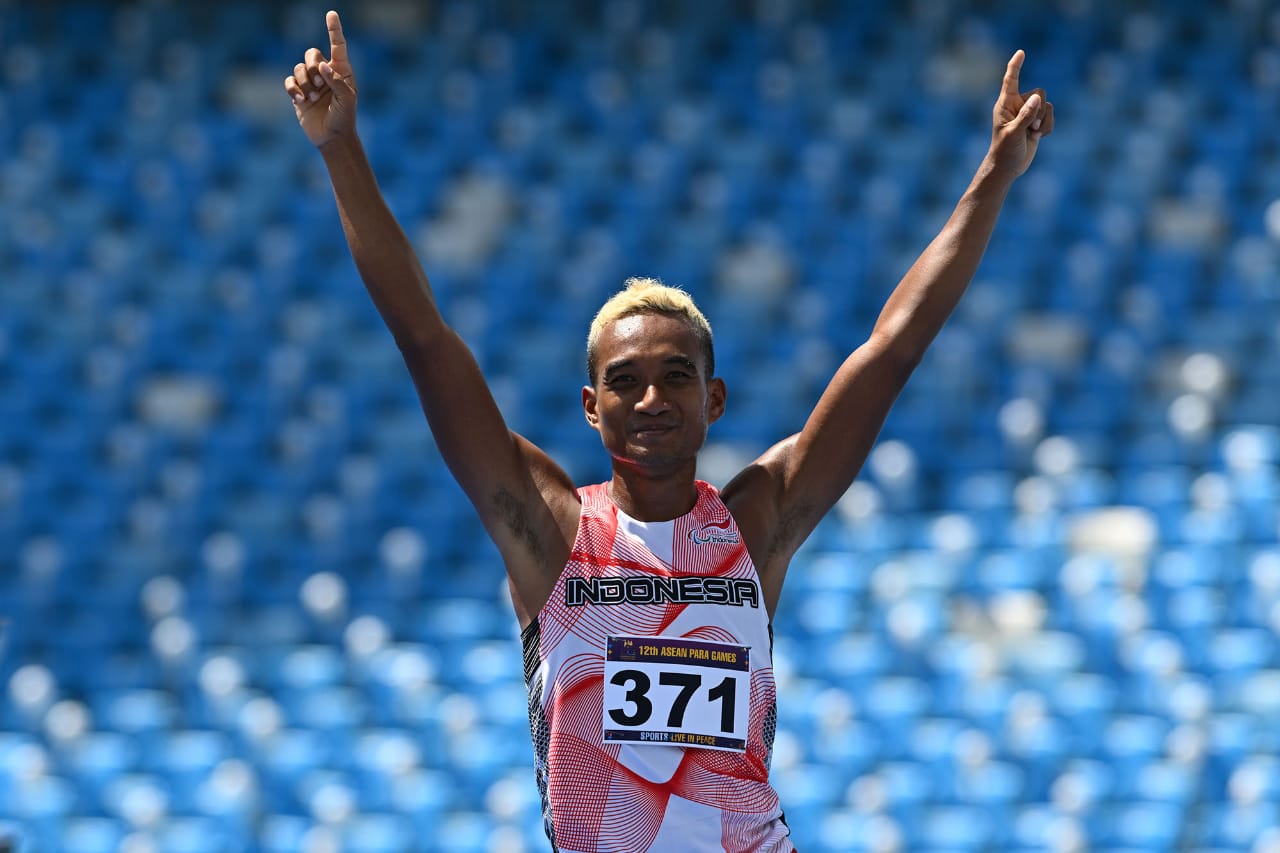 Atlet atletik Nasip berhasil meraih medali emas di nomor lompat tinggi putra T42/44 pada laga final cabor atletik Asean Para Games 2203 di Morodok Techo Stadium, Phnom Penh, Kamboja, Minggu (4/6).(foto:bagus/kemenpora.go.id)