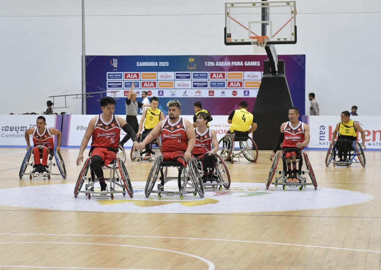  Phnom Penh: Tim basket kursi roda putra telah berjuang maksimal sekuat tenaga untuk memberikan yang terbaik bagi Merah Putih. Meski demikian, dominasi tim Malaysia tak mampu dibendung I Komang Suparta dkk pada laga perebutan medali perunggu di nomor putr