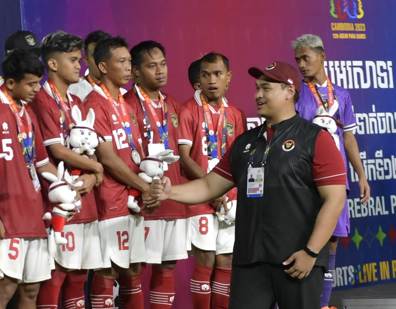 Tim football cerebral palsy (CP) Indonesia harus mengakui keunggulan tim Malaysia dan harus puas meraih medali perak pada laga final cabang olahraga Sepak Bola CP, Asean Para Games 2023.(foto:bagus/kemenpora.go.id) 