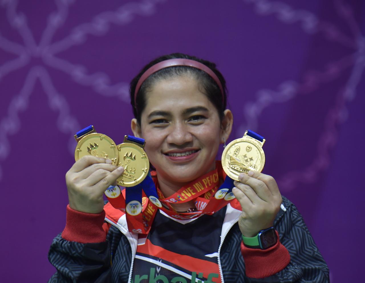  Atlet putri para bulutangkis Indonesia Leani Ratri Oktila berhasil menyumbangkan total tiga medali emas untuk Merah Putih usai berjuang demi bangsa dan negara di ajang Asean Para Games ke-12 Phnom Penh, Kamboja. Oktila meraih emas Asean Para Games 2023 K