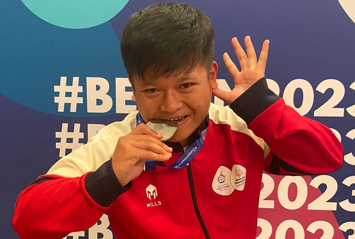Atlet tenis meja Special Olympics Indonesia Muhammmad Zidan Arafat berhasil menyumbangkan medali perak di ajang Special Olympics World Games 2023 Berlin. Petenis meja asal Malang, Jawa Timur tersebut puas mendapat medali perak setelah dua kali menang dan 