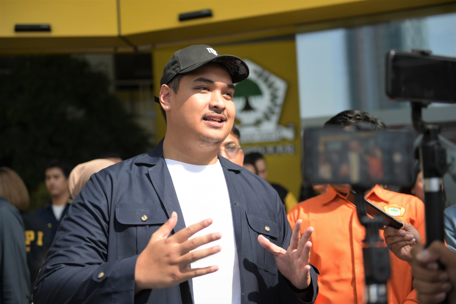 Menteri Pemuda dan Olahraga Republik Indonesia (Menpora RI) Dito Ariotedjo mengungkapkan kondisi rumput Stadion Utama Gelora Bung Karno (SUGBK) di Jakarta dalam keadaan bagus.(foto:raiky/kemenpora.go.id) 