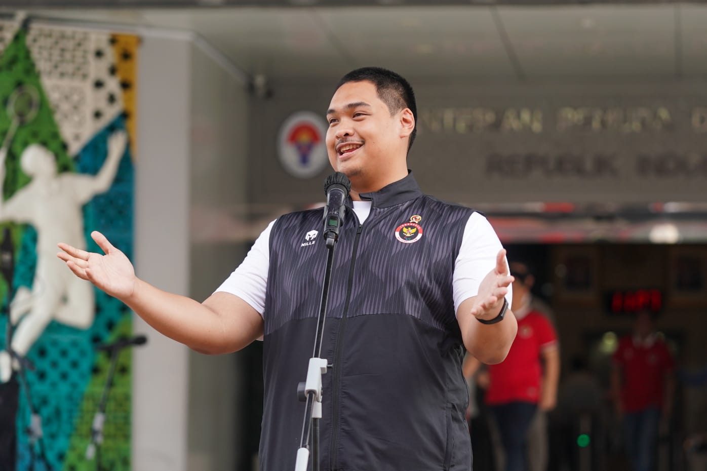 Menteri Pemuda dan Olahraga Republik Indonesia (Menpora RI) Dito Ariotedjo, menyampaikan arahan Presiden Joko Widodo untuk membangun sentra pelatihan atlet Paralimpiade di Karanganyar akan dimulai tahun (2023) ini.(foto:egan/kemenpora.go.id)