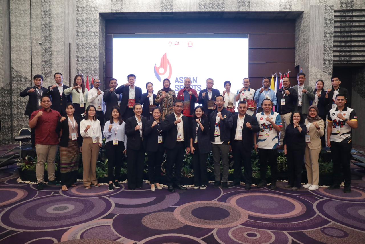  Kementerian Pemuda dan Olahraga Republik Indonesia (Kemenpora RI) melakukan diskusi bersama negara anggota ASEAN di Hotel Holiday Inn, Bandung, Jawa Barat, Senin (3/7). Adapun pertemuan ini membahas perkembangan dan juga program keolahragaan.(foto:raiky/