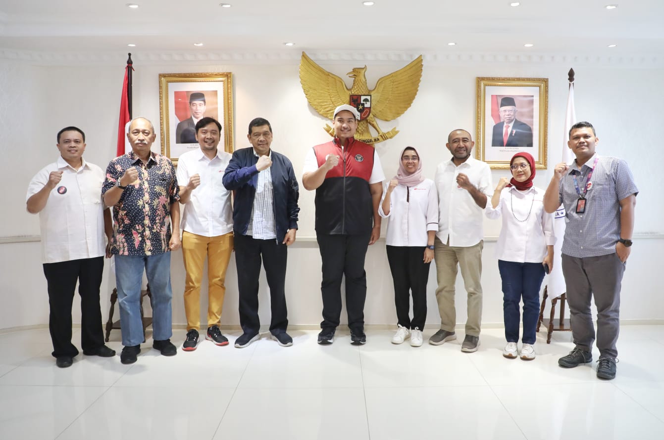 Menteri Pemuda dan Olahraga Republik Indonesia (Menpora RI) Dito Ariotedjo menerima audiensi Rakyat Merdeka Grup di Kemenpora, Jakarta, Kamis (6/7). Pertemuan ini membahas rencana kegiatan fun football dalam rangka hari ulang tahun (HUT) ke-24 Rakyat Merd