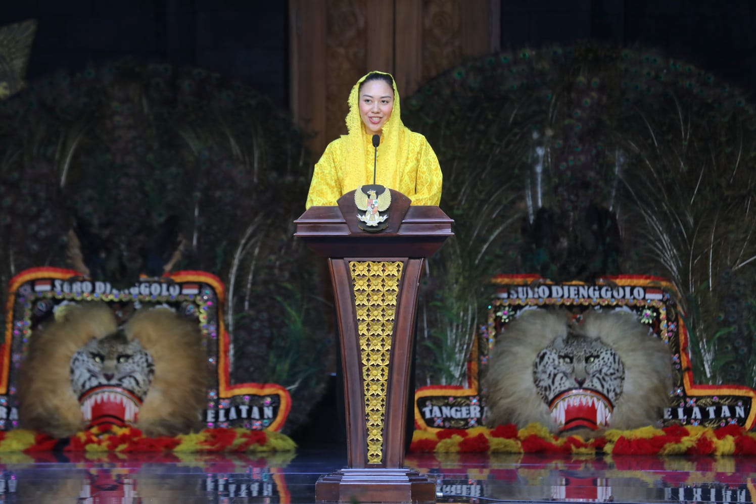 Staf Khusus Menpora Bidang Komunikasi dan Hubungan Internasional Alia Noorayu Laksono menyampaikan sambutan saat Delegasi Organization Islamic Cooperation-Culture Activity (OIC-CA) diterima pemerintah Jawa Timur di Anjungan Jawa Timur TMII, Jakarta Timur,