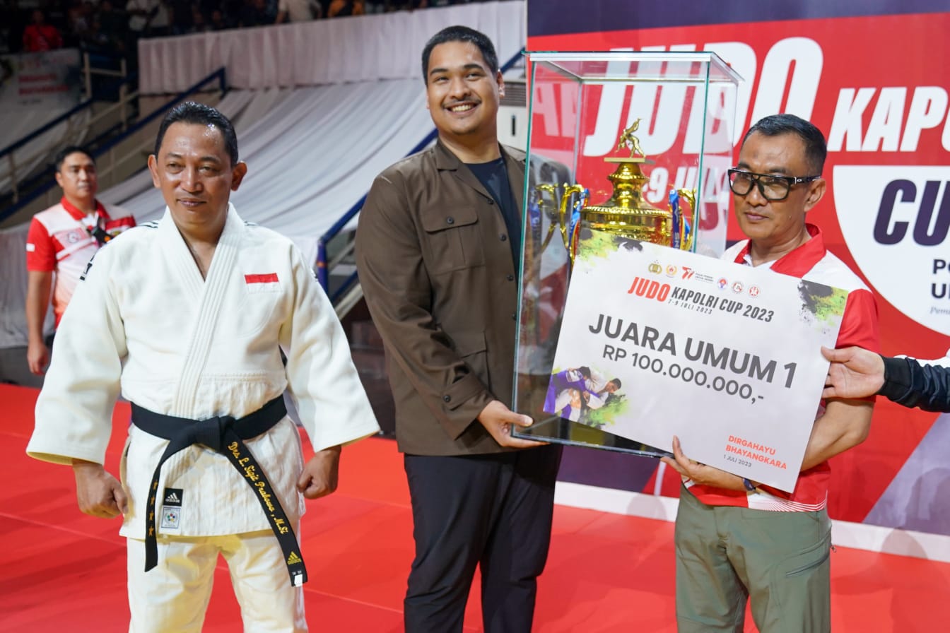 Menteri Pemuda dan Olahraga Republik Indonesia (Menpora RI) Dito Ariotedjo menghadiri penutupan kegiatan Judo Kapolri Cup 2023 di Padepokan Pencak Silat, Taman Mini Indonesia Indah (TMII), Jakarta, Minggu (9/7). (foto:egan/kemenpora.go.id)