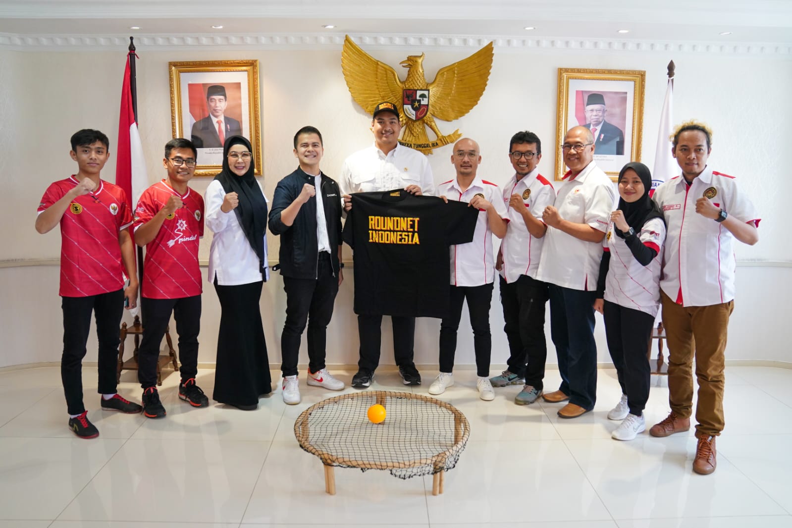 Menteri Pemuda dan Olahraga Republik Indonesia (Menpora RI) Dito Ariotedjo menerima audiensi Ketua Umum Pengurus Besar Persatuan Olahraga Roundnet Seluruh Indonesia (Ketum PB PORSI) Genta Fajar, di Ruang Kerja Graha Pemuda Lantai 10 Senayan Jakarta Pusat,