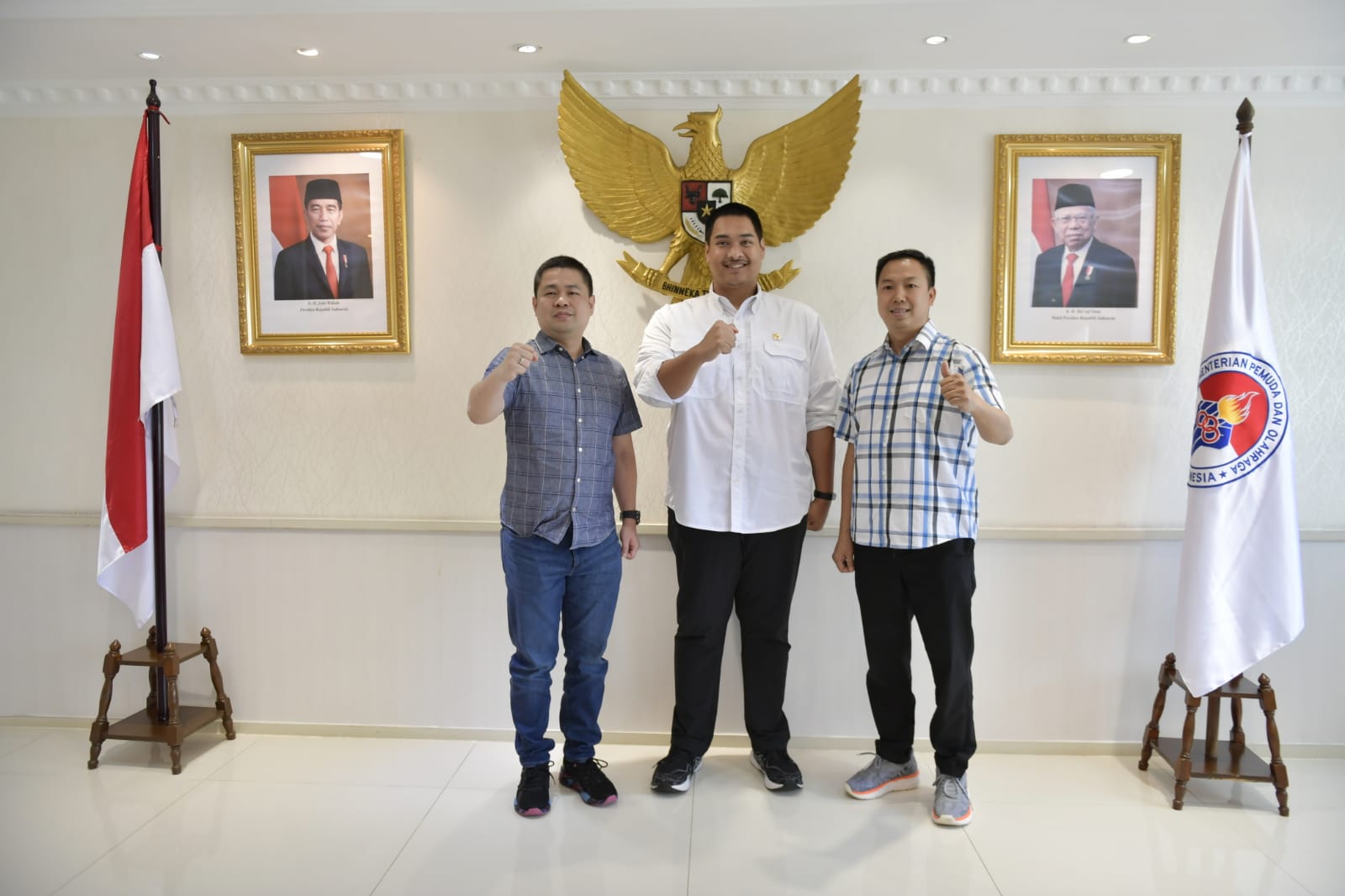 Menteri Pemuda dan Olahraga Republik Indonesia (Menpora RI) Dito Ariotedjo mengapresiasi brand lokal pakaian olahraga asal Indonesia, Mills yang sejak kemunculannya pada tahun 2018 sukses mampu menguasai pasar olahraga.(foto:bagus/kemenpora.go.id)