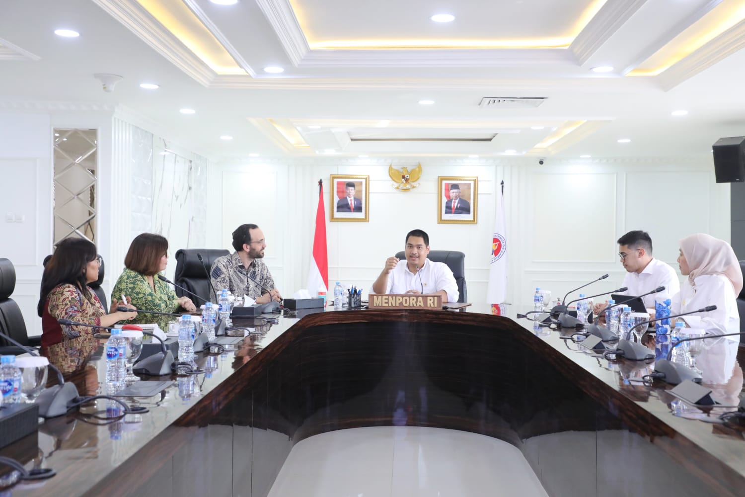 Menteri Pemuda dan Olahraga Republik Indonesia (Menpora RI) Dito Ariotedjo hari Senin (17/7) sore menerima President Director PT Takeda Innovative Medicines, Andreas Gutknecht, President Director PT Takeda Indonesia, Inge Meliana Samadi, dan Head of Publi