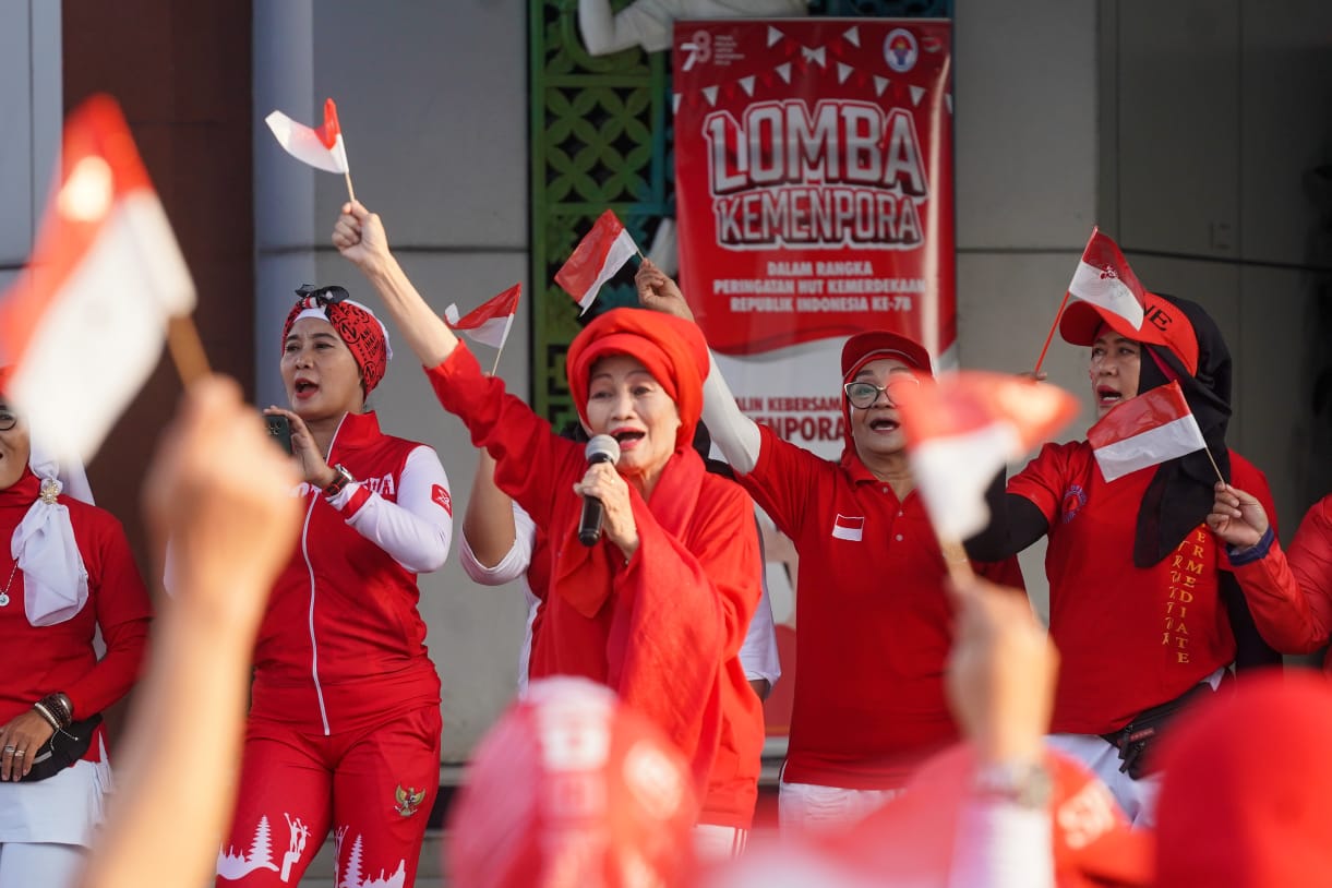 Sanggar Dewinata mengapresiasi kegiatan Senam Jumat Krida yang rutin digelar Kemenpora. Ketua Sanggar Dewinata Kartini Legimin menyebut kegiatan senam ini sebagai ajang temu kangen atau silaturahmi pencinta olahraga khususnya senam.(foto:egan/kemenpora.go