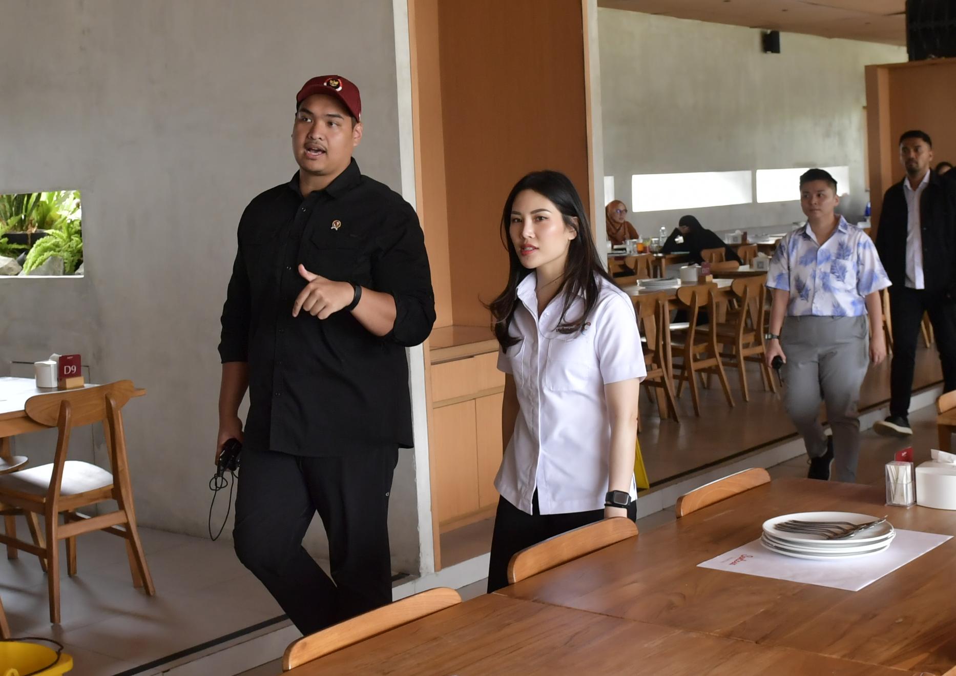 Pemerintah melalui Menteri Pemuda dan Olahraga Republik Indoneia (Menpora RI) Dito Ariotedjo telah menunjuk Chief de Mission (CdM) Angela Tanoesoedibjo untuk perhelatan Asian Para Games 2023 Hangzhou yang akan dilaksanakan 22-28 Oktober 2023 mendatang. (f