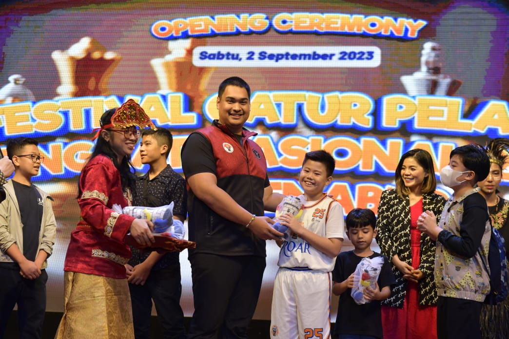 Menteri Pemuda dan Olahraga Republik Indonesia (Menpora RI) Dito Ariotedjo menilai regenerasi atlet catur yang dimulai dari tingkat dini (Taman Kanak-Kanak) akan mendorong cabang olahraga catur lebih berkembang serta membentuk karakter dan cara berfikir g