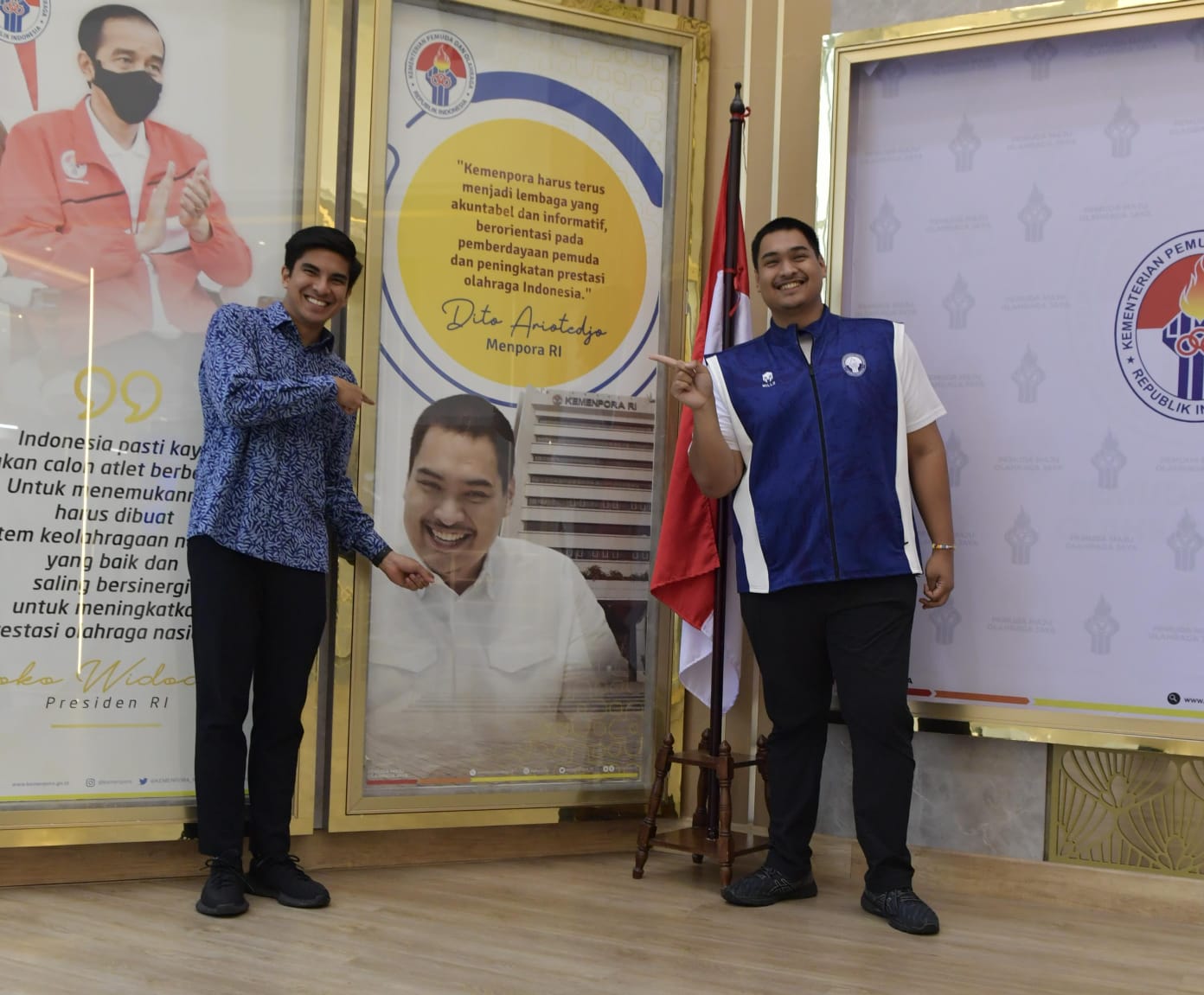 Menteri Pemuda dan Olahraga Republik Indonesia (Menpora RI) Dito Ariotedjo menerima kedatangan mantan Menpora Malaysia Syed Saddiq bin Syed Abdul Rahman di Kantor Kemenpora, Senayan, Jakarta, Rabu (6/9). (foto:bagus/kemenpora.go.id)