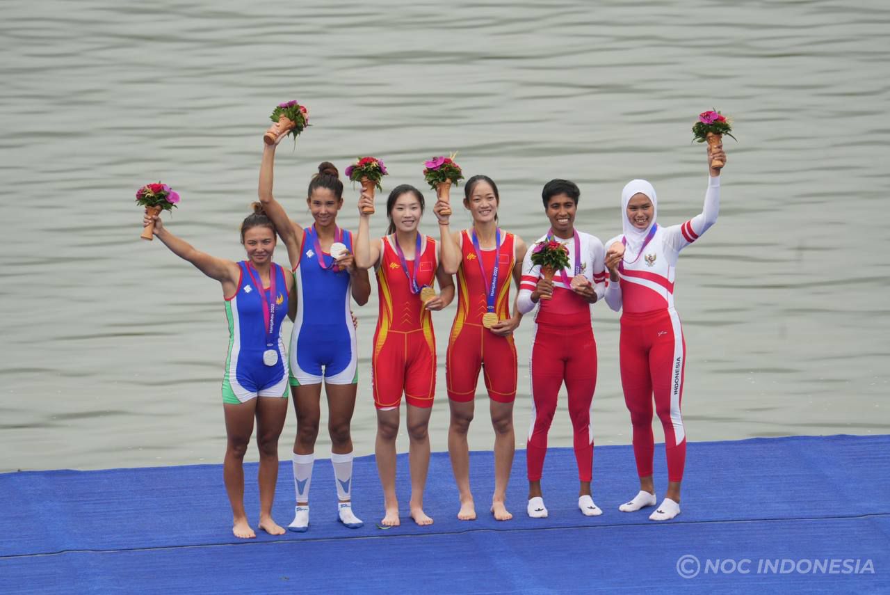  Tim Rowing menjadi cabang olahraga penyumbang medali pertama buat Tim Indonesia di Asian Games 2022 Hangzhou, Minggu (24/9).(Foto : NOC Indonesia / Tetuko Mediantoro)