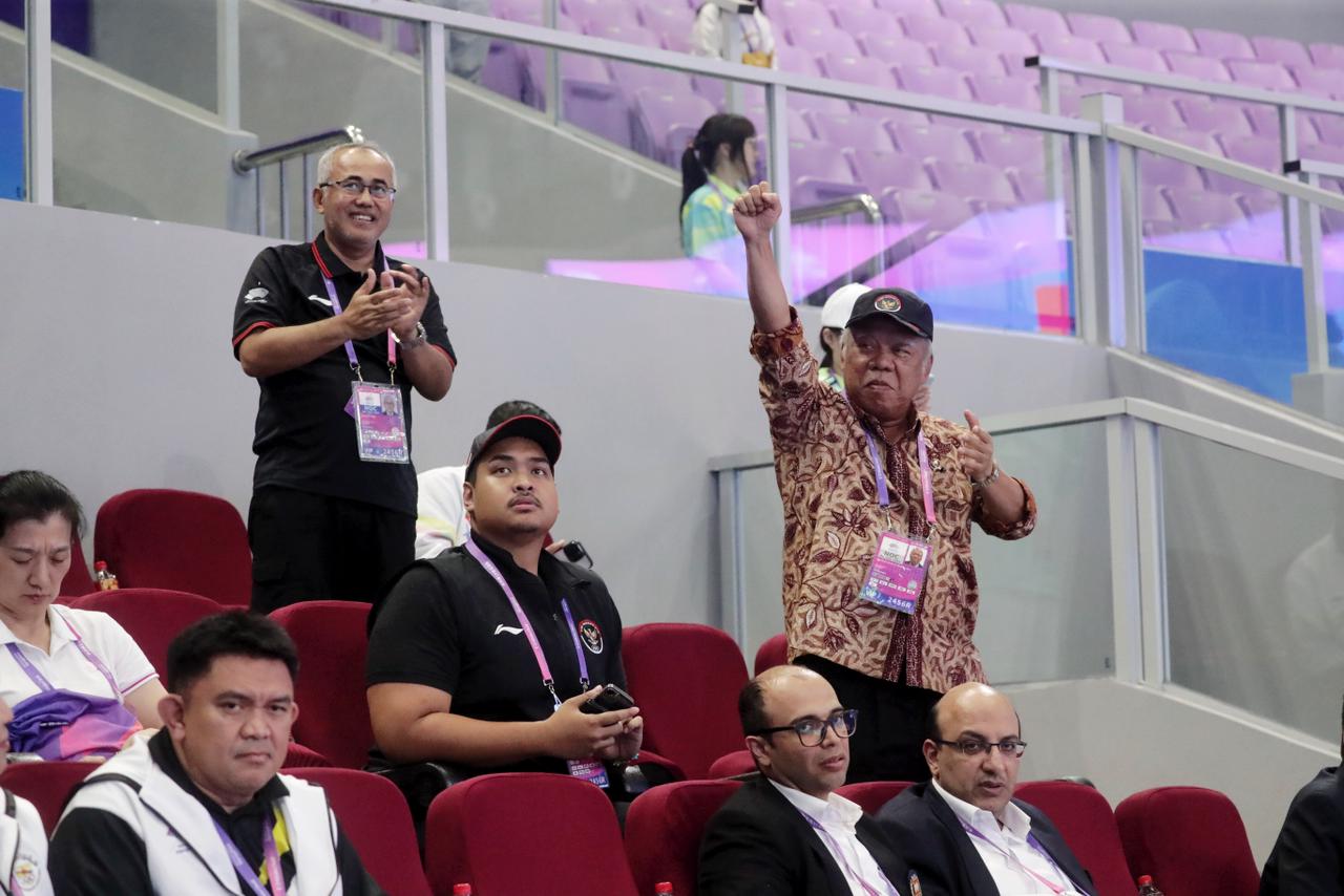Menteri Pemuda dan Olahraga Republik Indonesia (Menpora RI) Dito Ariotedjo merasa bangga dan  mengucapkan terima kasih kepada atlet wushu Harris Haratius yang berhasil mempersembahkan emas ketiga untuk Indonesia di ajang Asian Games 2022 Hangzhou. (foto:r