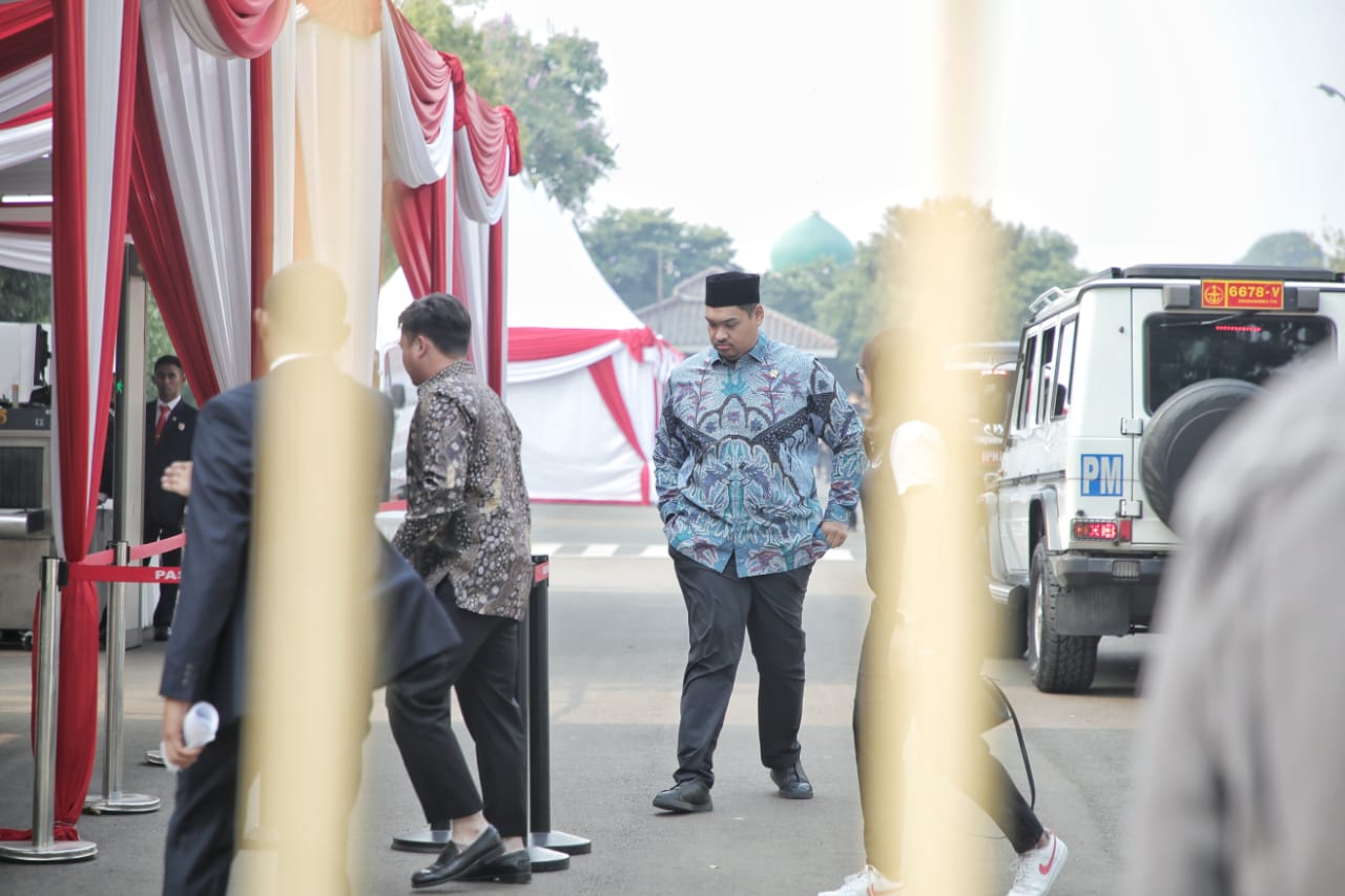 Menteri Pemuda dan Olahraga Republik Indonesia (Menpora RI) Dito Ariotedjo menghadiri Upacara Peringatan Hari Kesaktian Pancasila Tahun 2023 di Monumen Pancasila Sakti, Jalan Raya Pondok Gede, Lubang Buaya, Jakarta Timur, Minggu (1/10) pagi.(foto:yayan/ke