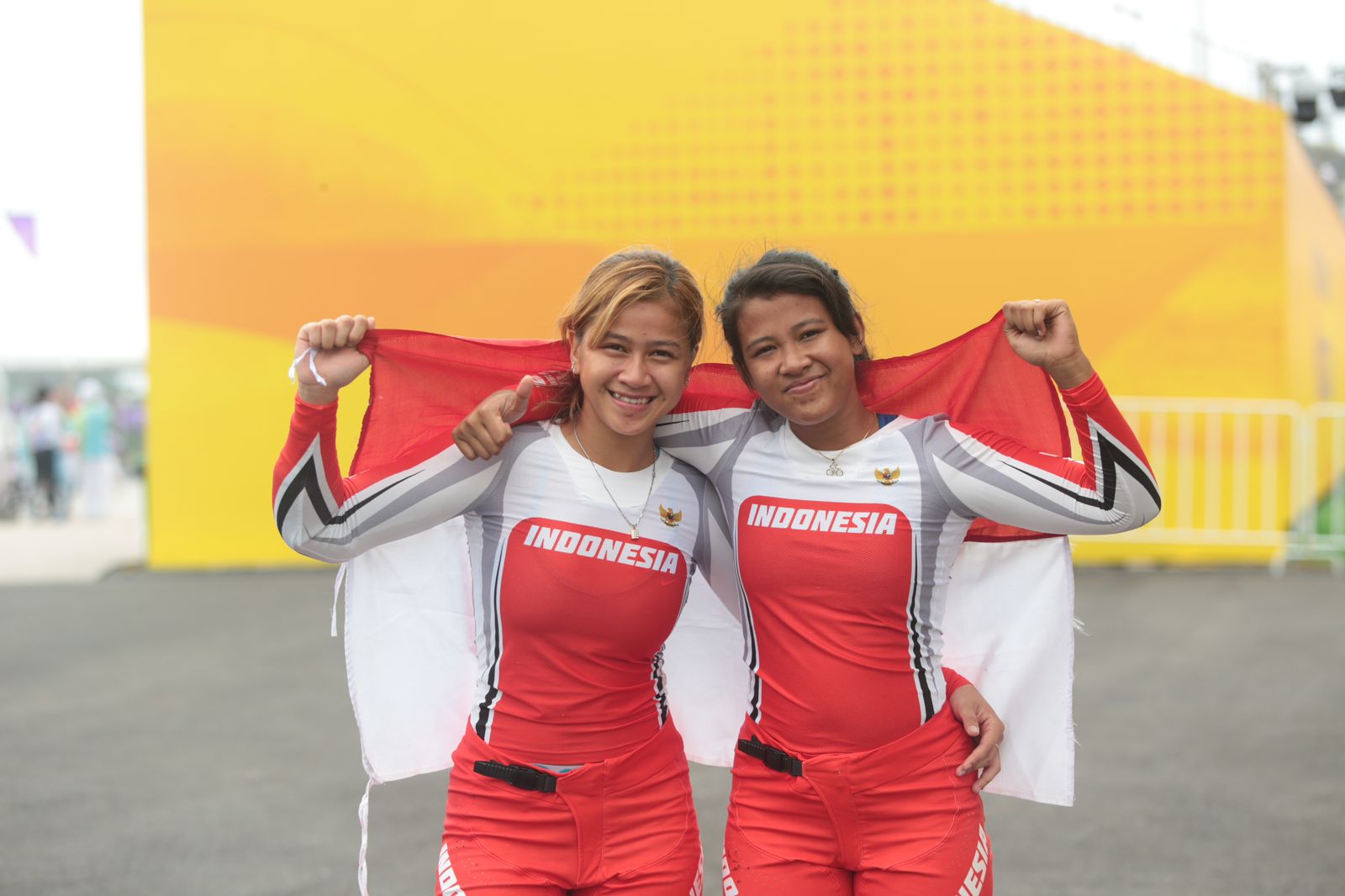 Pebalap putri Indonesia Sifa Amellya Nur akhirnya berhasil menambah medali emas Indonesia di ajang Asian Games 2022 Hangzhou. Sifa berhasil meraih emas di nomor BMX racing.(foto: PB ISSI/Nick Hanoatubun)