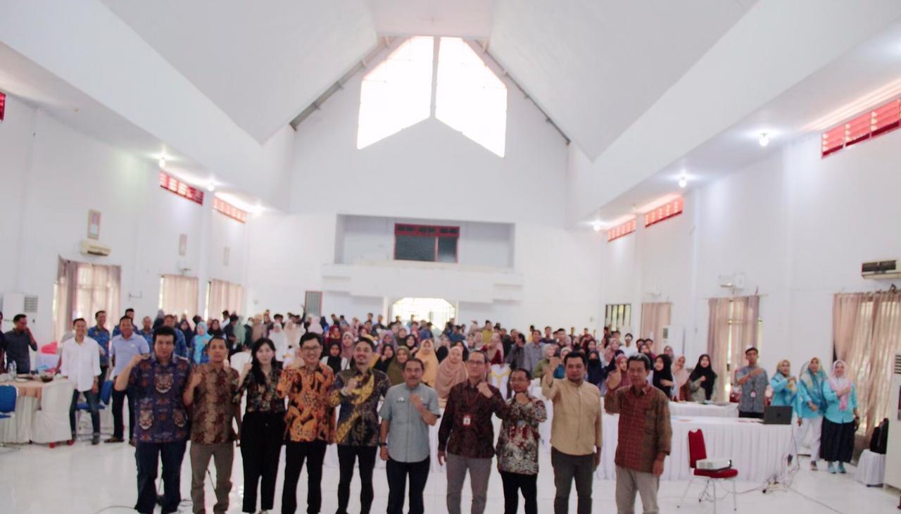  Kementerian Pemuda dan Olahraga Republik Indonesia (Kemenpora RI) menggelar Kegiatan Penumbuhan Minat Kewirausahaan Pemuda di Kabupaten Jeneponto, Sulawesi Selatan, Jumat (17/11). Acara dibuka oleh Analis Kebijakan Ahli Utama Kemenpora, Imam Gunawan. (fo