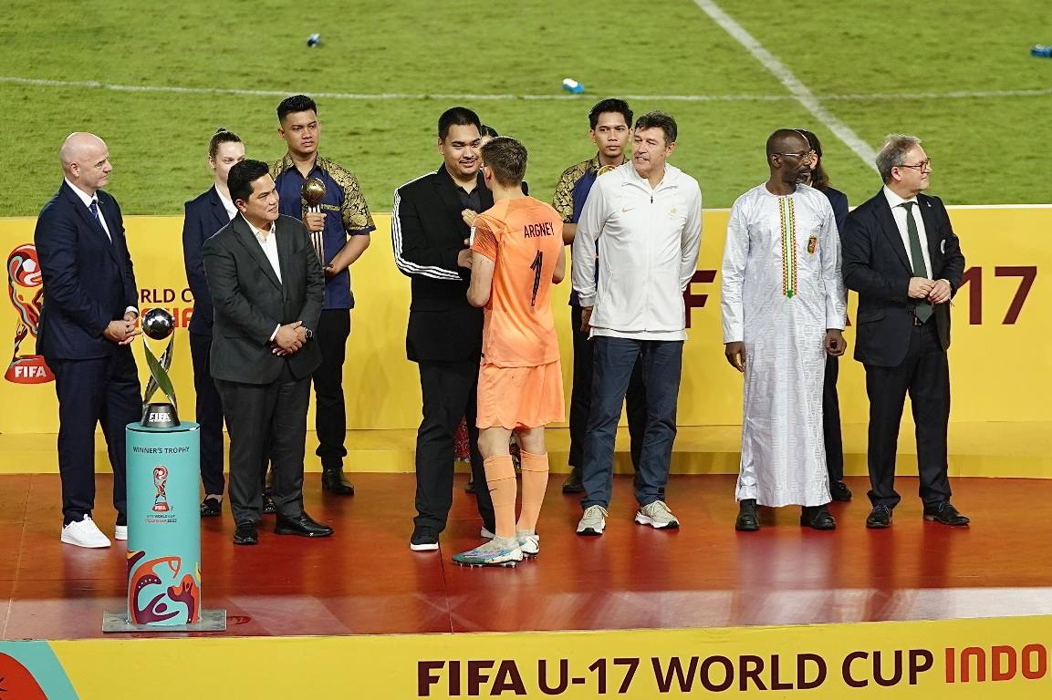 Menteri Pemuda dan Olahraga Republik Indonesia (Menpora RI) Dito Ariotedjo menyaksikan final Piala Dunia U-17 2023 antara Jerman kontra Prancis di Stadion Manahan, Solo, Jawa Tengah, Sabtu (2/12) malam.(demas/humas BUMN)