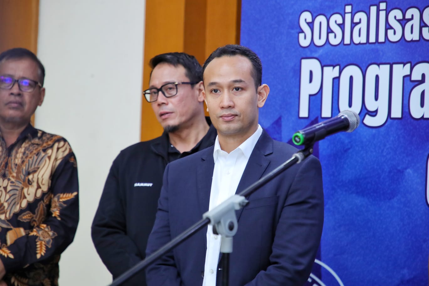 Direktur Utama Indonesia Basketball League (IBL) Junas Miradiarsyah mengaku merasa terbantu dengan adanya penandatangan perjanjian kerja sama Kemenpora dan Kemendikbudristek bersama para mitra untuk program Sport Management School (SMASH) dan WiraMuda Aca