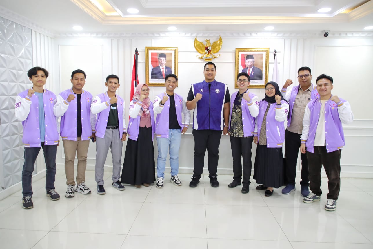 Menteri Pemuda dan Olahraga Republik Indonesia (Menpora RI) Dito Ariotedjo menerima audiensi Founder Youth Ranger Indonesia (YRI) Rinaldi Nur Ibrahim dan rombongan di ruang rapat, Lantai 10, Kemenpora, Senayan, Kamis (14/12) siang.(foto:yayan/kemenpora.go