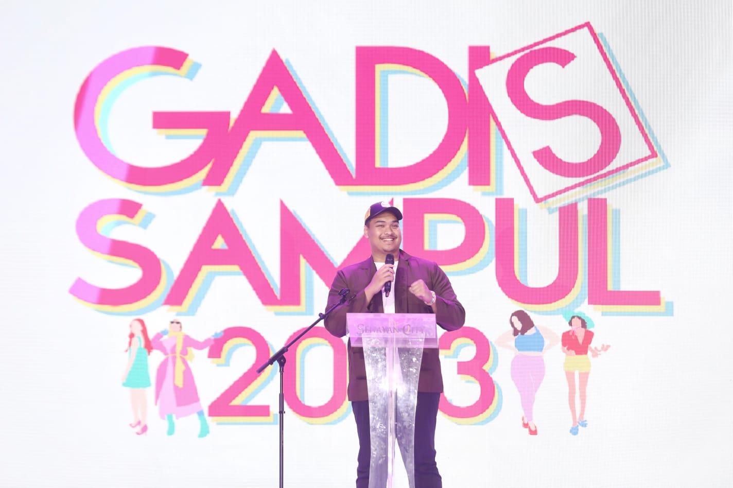 Menteri Pemuda dan Olahraga Republik Indonesia (Menpora RI) Dito Ariotedjo menghadiri malam final Gadis Sampul 2023 di The Hall Senayan City, Jakarta, Jumat (15/12). Menpora Dito berharap 20 finalis terpilih bisa menjadi ikon bagi wanita dalam berkarya. (