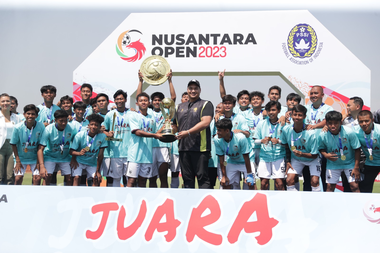 Menteri Pemuda dan Olahraga Republik Indonesia (Menpora RI) Dito Ariotedjo mengapresiasi penyelenggaraan Nusantara Open 2023. Menpora Dito menilai turnamen sepak bola U-17 tersebut sebagai ajang pembinaan atlet muda. (foto:raiky/kemenpora.go.id)