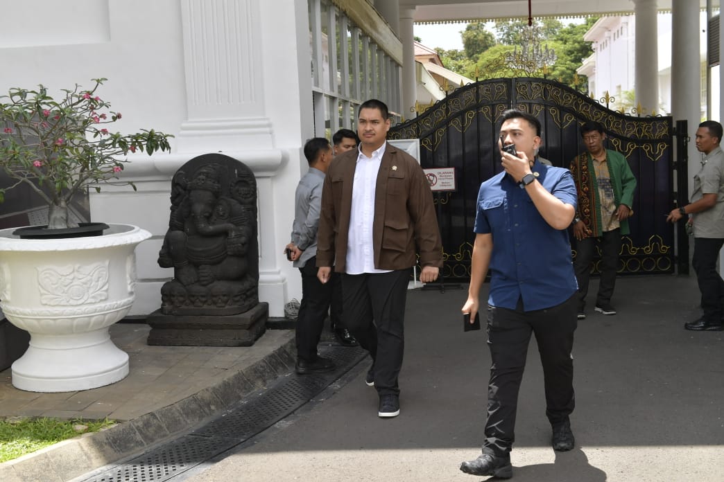 Menteri Pemuda dan Olahraga Republik Indonesia (Menpora RI) Dito Ariotedjo menghadiri Sidang Kabinet Paripurna (SKP) terkait peningkatan kinerja Aparatur Sipil Negara (ASN) melalui keterpaduan layanan digital pemerintah di Istana Negara, Jakarta, Selasa (