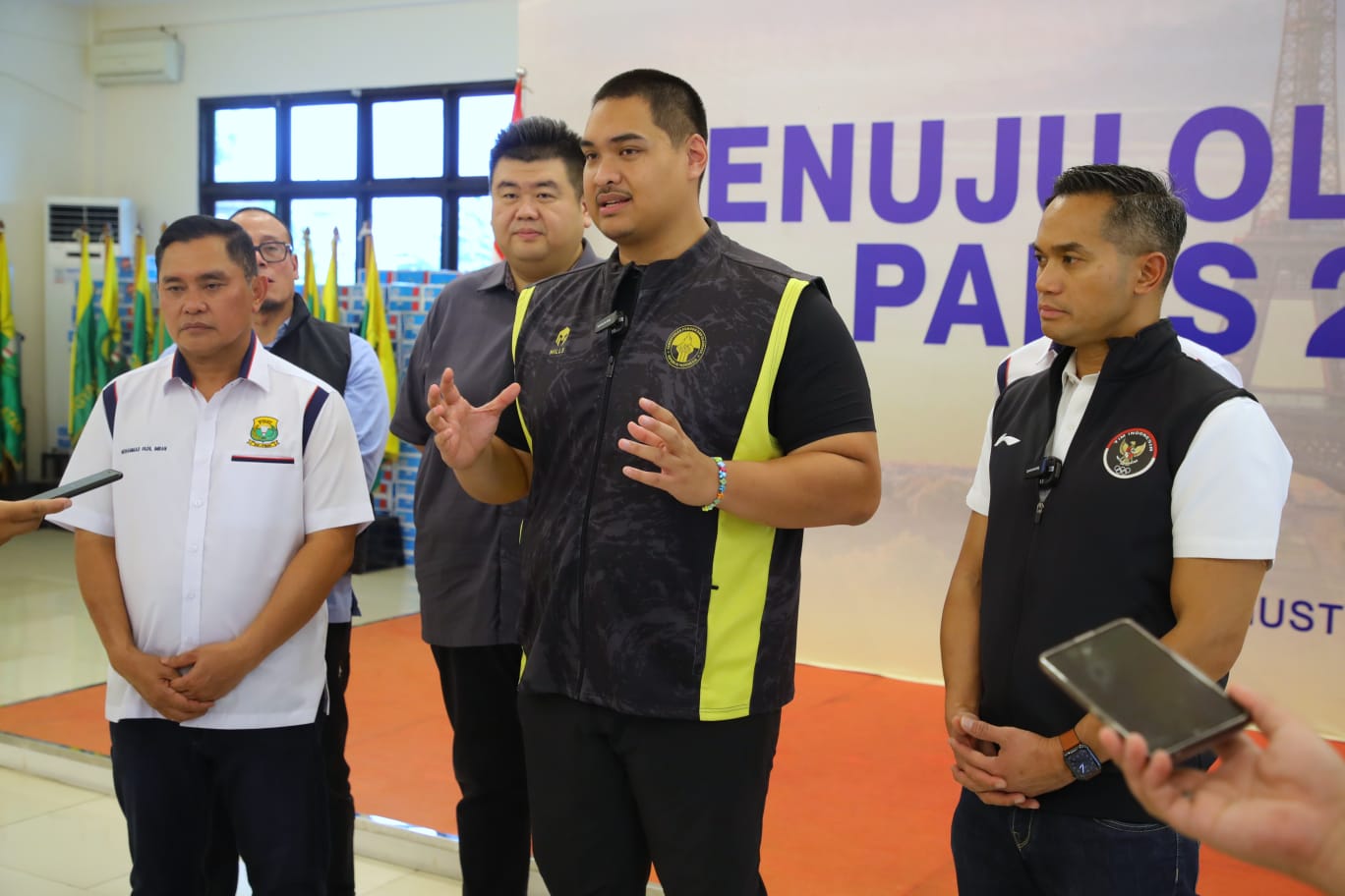 Menteri Pemuda dan Olahraga Republik Indonesia (Menpora RI) Dito Ariotedjo ingin tim bulu tangkis mampu berkontribusi di Olimpiade Paris 2024. Diharap mereka nantinya bisa meraih medali emas diajang olahraga internasional empat tahunan itu.(foto:herry/kem