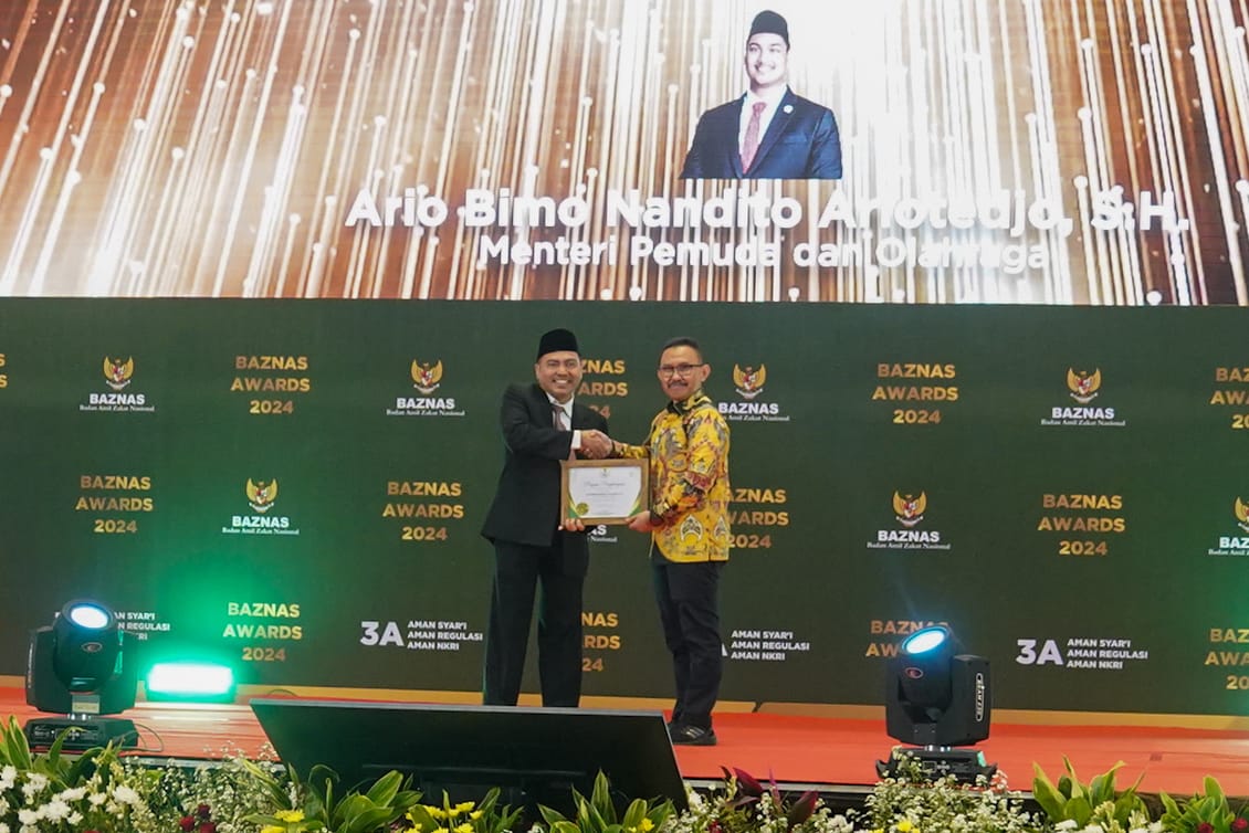 Menteri Pemuda dan Olahraga Republik Indonesia (Menpora RI) Dito Ariotedjo mendapat Penghargaan Badan Amil Zakat Nasional (BAZNAS) Awards 2024 katagori Pejabat Negara Pendukung Zakat dari BAZNAS RI, Kamis (29/2) siang di Hotel Bidakara Jakarta.(foto:egan/