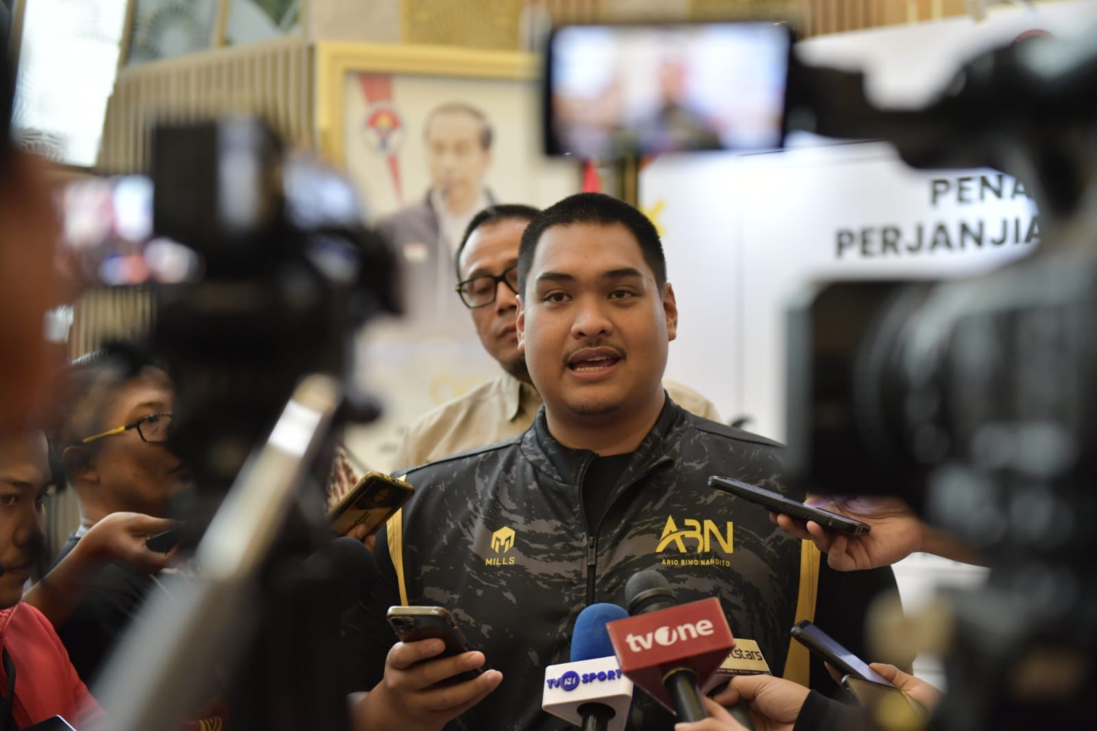 National Paralympic Committee (NPC) Indonesia memasang target dua medali emas dalam ajang Paralimpiade Paris 2024. Emas ini diprediksi mampu didulang dari cabang olahraga (cabor) Para Badminton atau Para Atletik(foto:bagus/kemenpora.go.id).