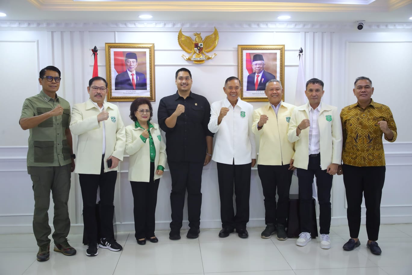 Menteri Pemuda dan Olahraga Republik Indonesia (Menpora RI) menerima audiensi Pengurus Besar (PB) Persatuan Olahraga (POR) Maesa di Ruang Rapat Lantai 10 Kemenpora, Selasa (2/4) siang. Kedatangan para pengurus besar POR Maesa tersebut dalam rangka menyamp