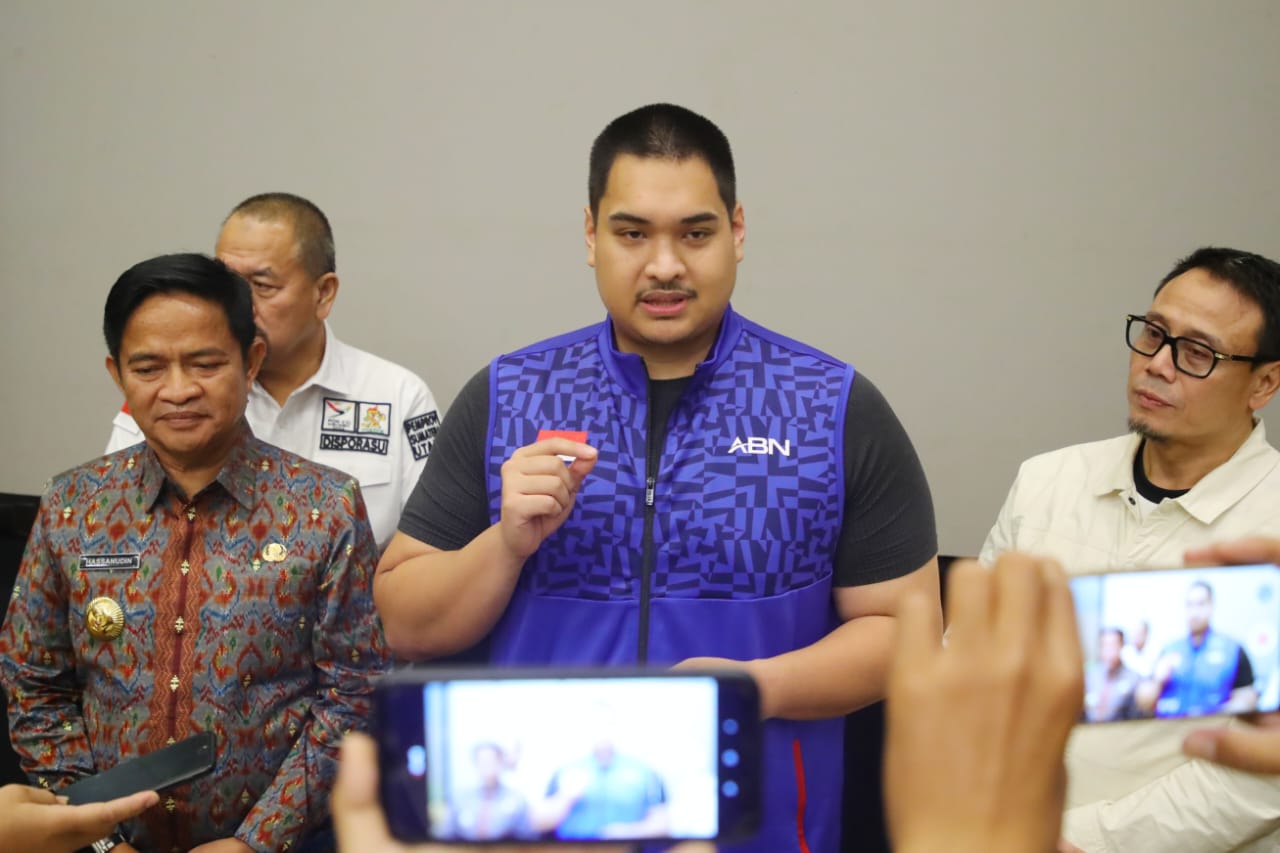 Menteri Pemuda dan Olahraga Republik Indonesia (Menpora RI) Dito Ariotedjo optimis pembangunan Sumut Sport Center rampung tepat waktu. Venue untuk gelaran Pekan Olahraga Nasional (PON) 2024 itu ditargetkan akan selesai pada Juli 2024 mendatang. (foto:herr