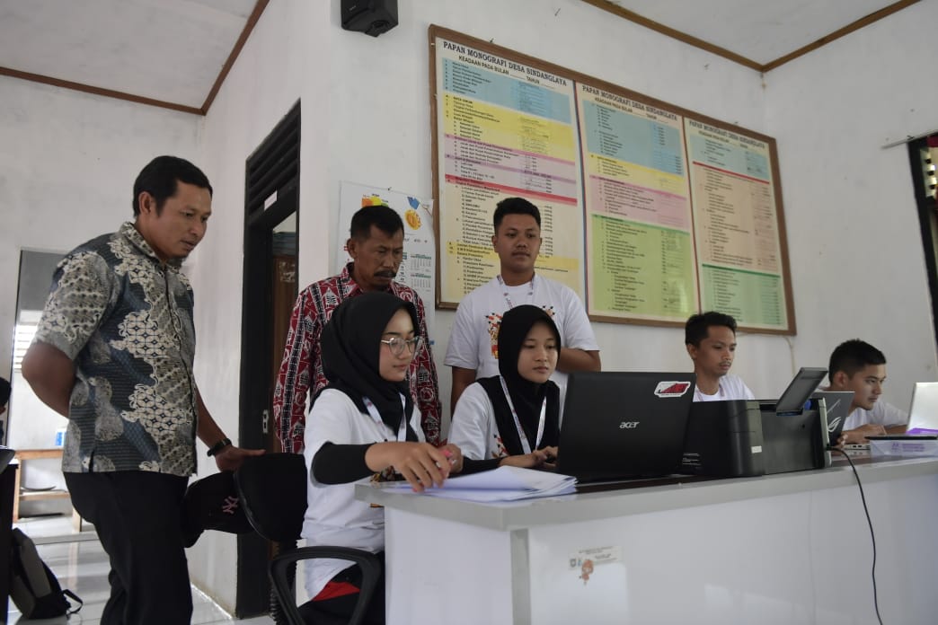 Kegiatan Bakti Pemuda Nusantara (BAPEN) yang menjadi salah satu program Kementerian Pemuda dan Olahraga (Kemenpora) RI terus menunjukkan komitmen dalam mendukung pembangunan desa Sobang, Lebak, Banten.(foto:bagus/kemenpora.go.id)