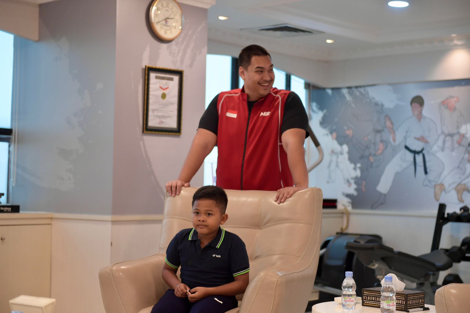 Hari Selasa (11/6) siang, Menteri Pemuda dan Olahraga Republik Indonesia (Menpora RI) Dito Ariotedjo, menerima kedatangan pebiliar cilik, Ode Nandra yang hadir bersama sang ayah Dewa Made Artawan di Lantai 10 Kantor Kemenpora, Senayan, Jakarta.(foto:andre