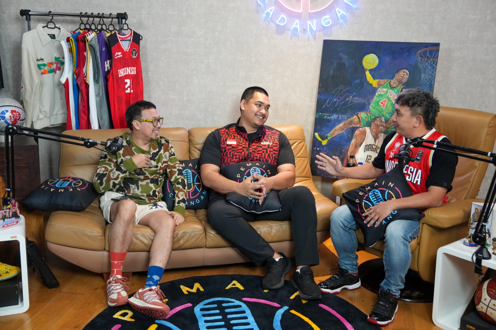 Menpora Dito Ariotedjo menjadi narasumber pada Podcast Pemain Cadangan Augie dan Udjo.