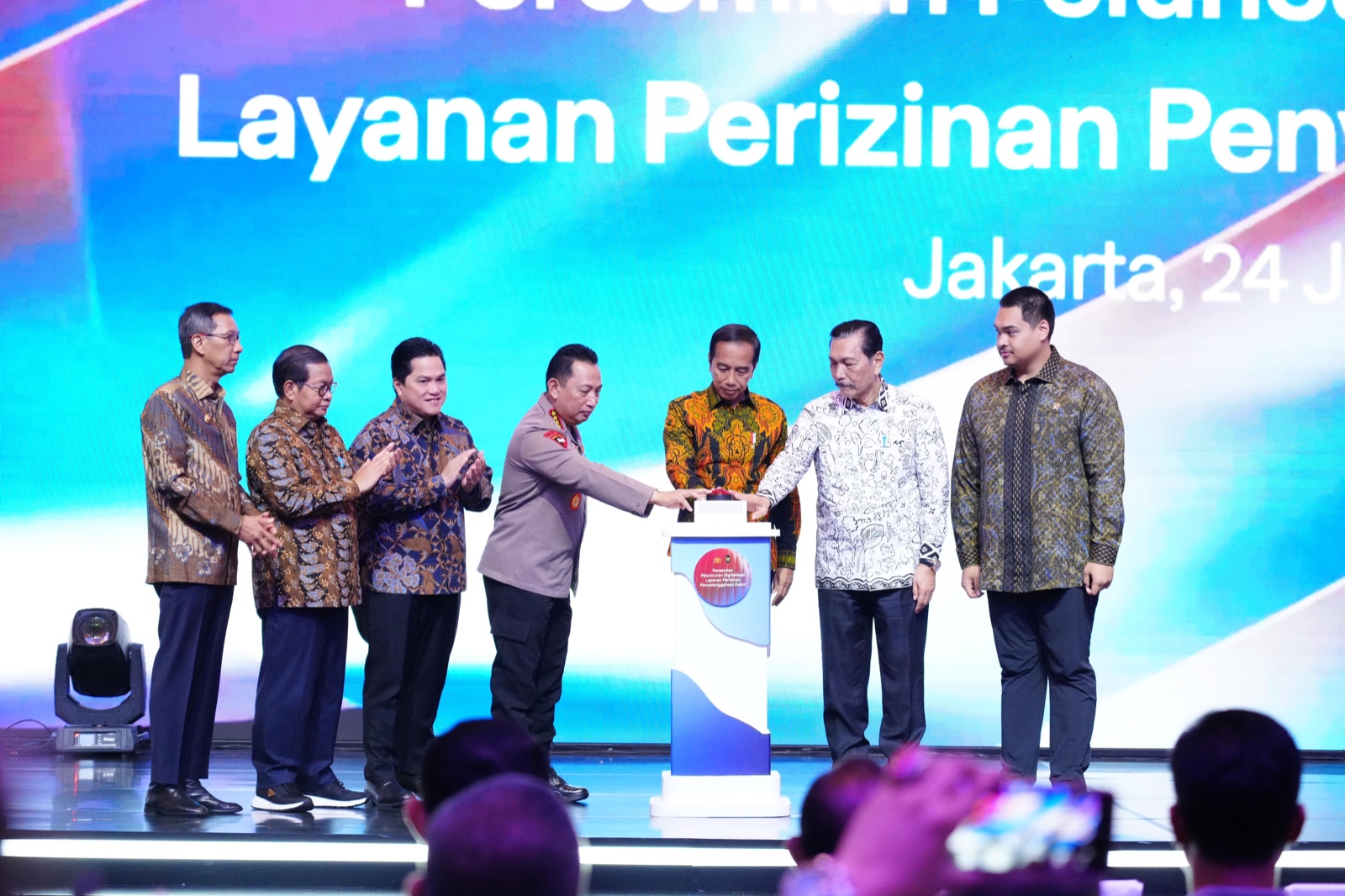 Menpora Dito Dampingi Presiden Resmikan Peluncuran Digitalisasi Layanan Perizinan Penyelenggaraan Event