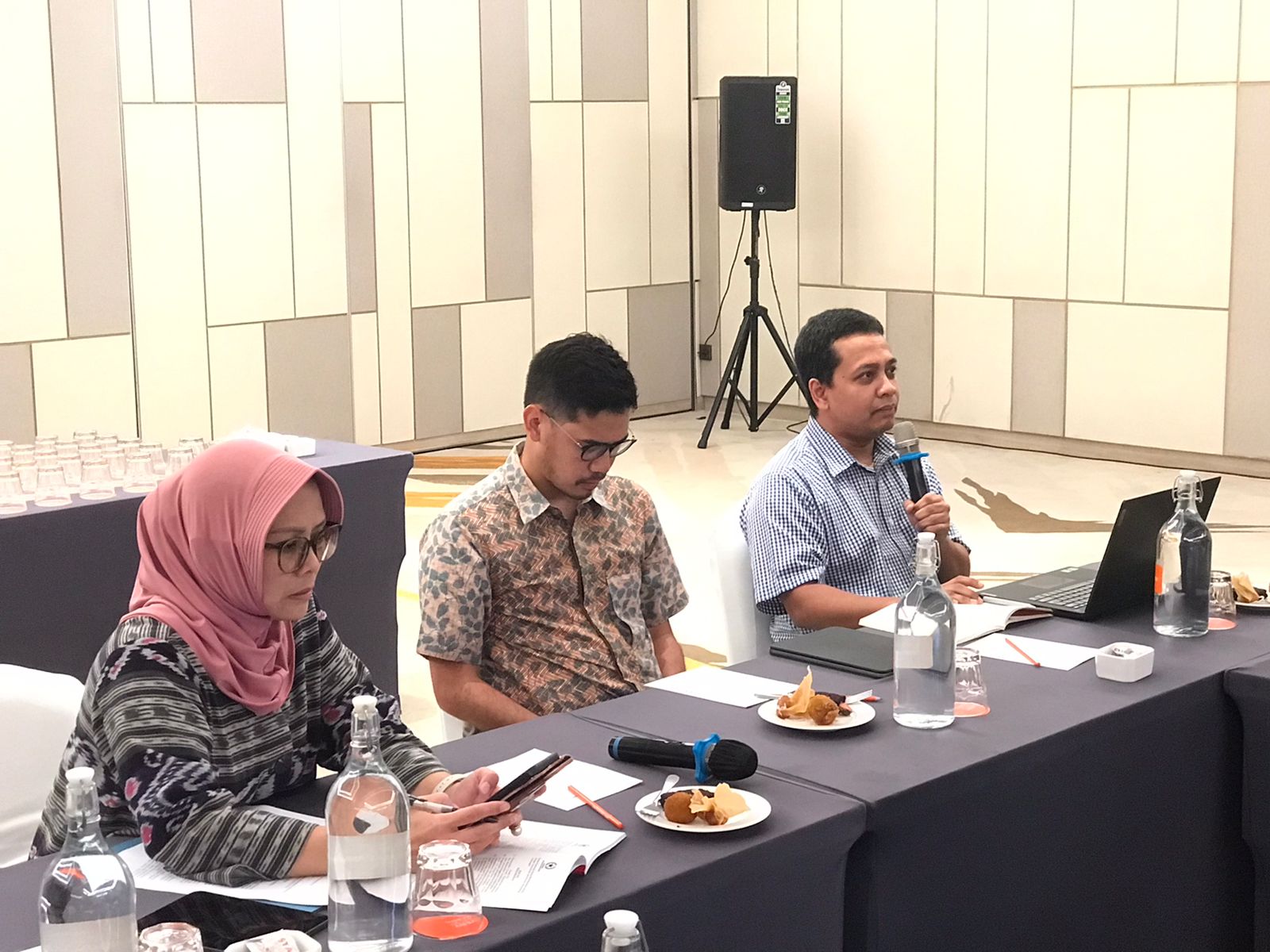 Kementerian Pemuda dan Olahraga Republik Indonesia (Kemenpora RI) menggelar rapat lanjutan Pembahasan Dasar Hukum Pembentukan Badan Arbitrase Keolahragaan di Hotel Harris Suite Puri Mansion Jakarta, Jumat (05/7). (foto:istimewa) 