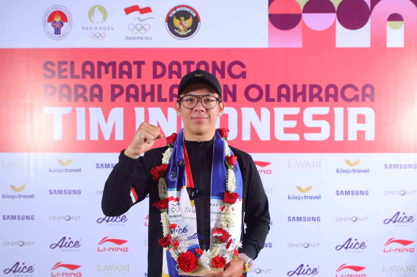 Bernard Benyamin van Aert, yang akrab dipanggil Bernard van Aert, menjadi satu-satunya atlet di cabang olahraga balap sepeda yang mewakili Indonesia di Olimpiade  2024 Paris. Meskipun gagal meraih medali di  Olimpiade 2024 Paris, Bernard tetap merasa bang